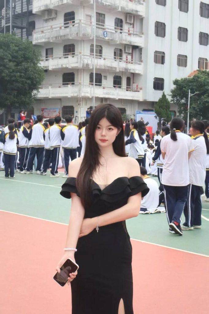 极品素人美女 脱衣-脱衣论坛-社区-小蓝书