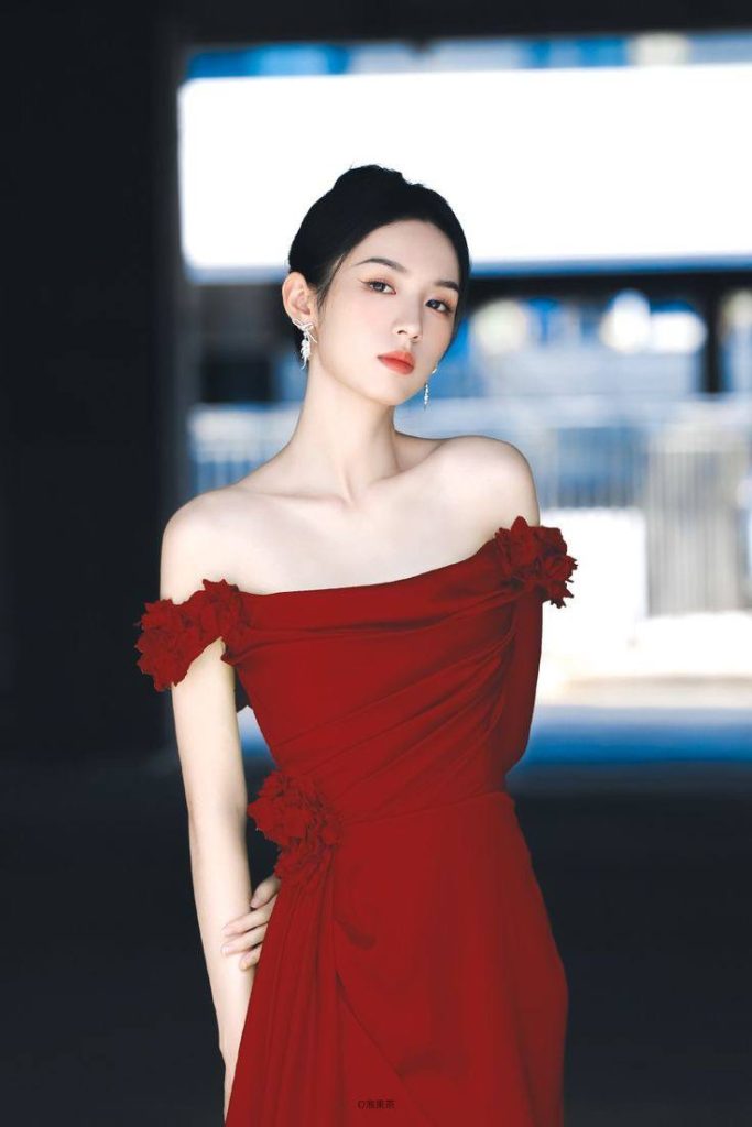 周也 脱衣前后对比-脱衣论坛-社区-小蓝书