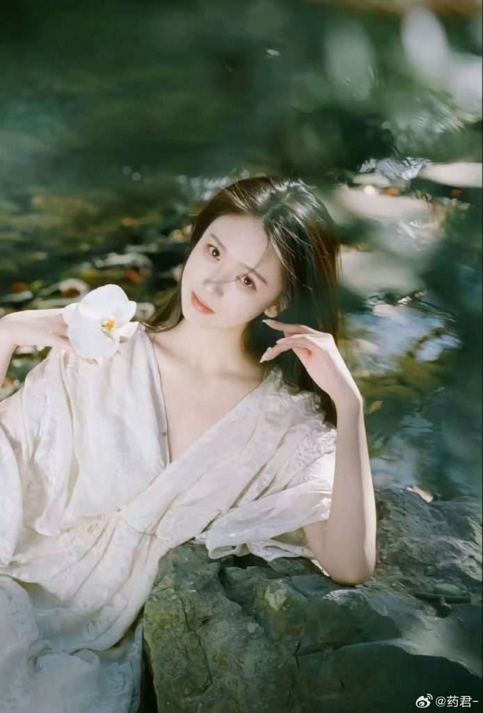 网红 治不开心药 原图去衣-脱衣论坛-社区-小蓝书